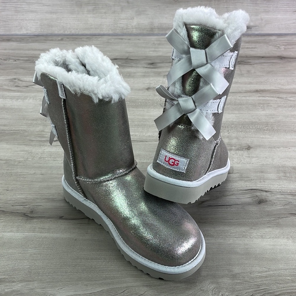 🍁 UGG 🍁 UGG BAILEY BOW GLISTEN SILVER BOOTS